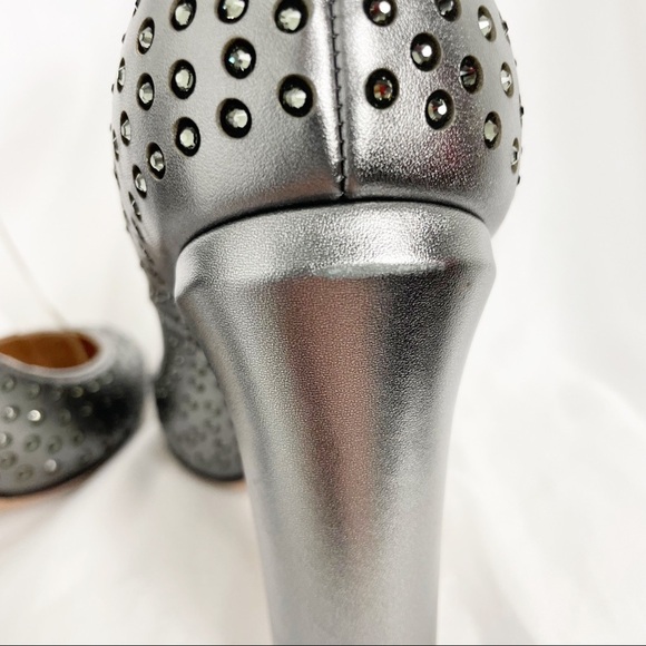 Valentino Garavani Tango Crystal Embellished Metallic Leather Pumps Silver - Picture 7 of 12